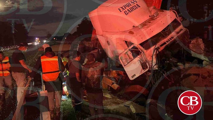 Se queda sin frenos y pierde el control un tráiler en Zinapécuaro