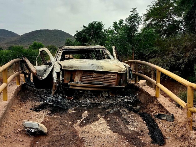 Se quema camioneta blindada tras explosión de mina terrestre; hay dos fallecidos