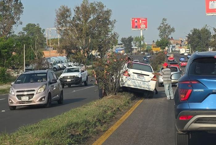 Se registra accidente automovilístico en la avenida Morelos Norte de Morelia; no hay víctimas