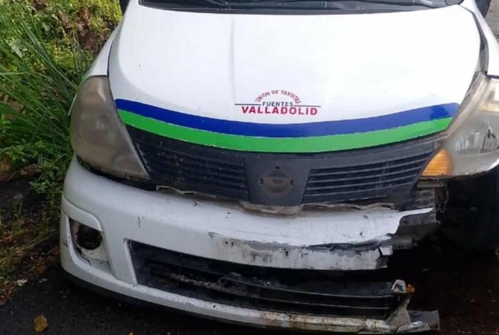 Se registra choque de taxi contra objeto fijo en la Morelia-Pátzcuaro