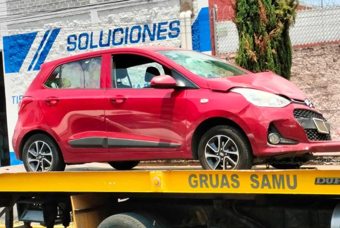 Se registra choque entre camioneta y auto en la Av Periodismo, Morelia