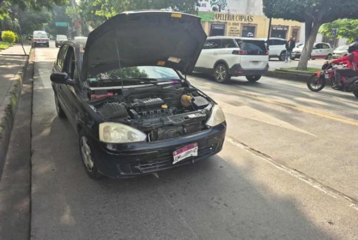 Se registra choque entre auto y moto en el Centro Histórico de Morelia