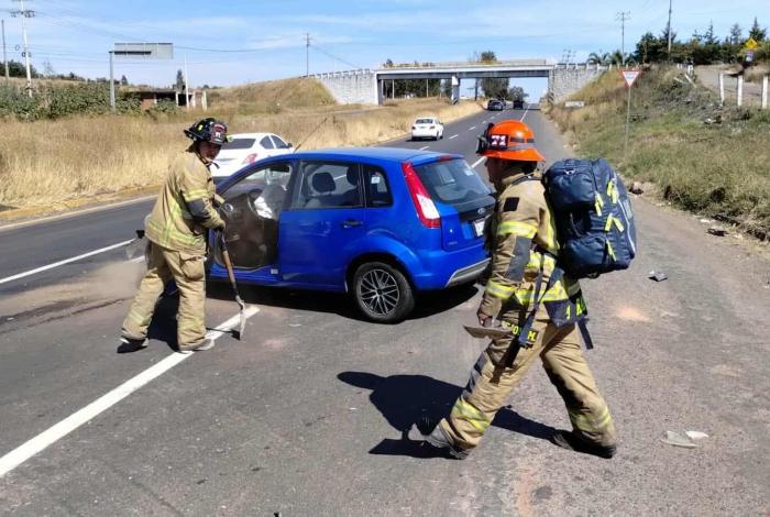 Se registra choque entre 2 vehículos sobre la Morelia-Pátzcuaro