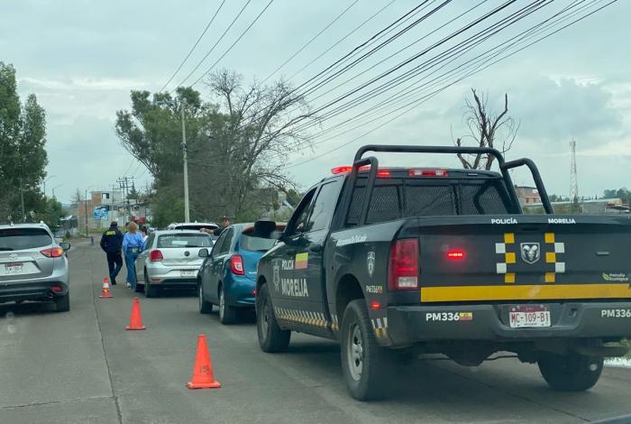 Se registra choque entre tres vehículos en la avenida San Juanito Itzícuaro de Morelia
