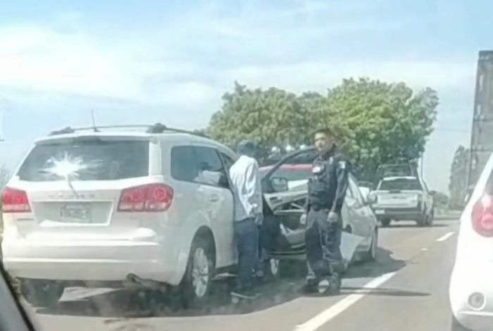 Se registra choque por alcance entre tres vehículos en la Morelia-Pátzcuaro