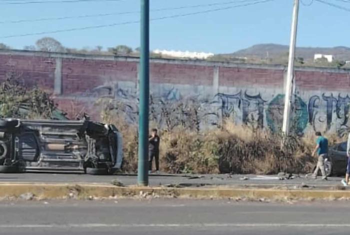 Se registra choque volcadura afuera de El Relicario, al poniente de Morelia