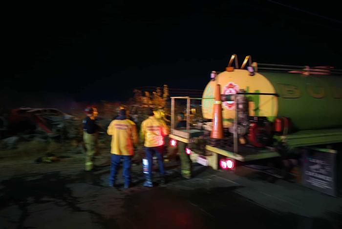 Se registra incendio en deshuesadero de vehículos al norte de Morelia