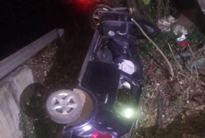 Se registra volcadura automovilística en la Tacámbaro-Pátzcuaro; hay 1 herido