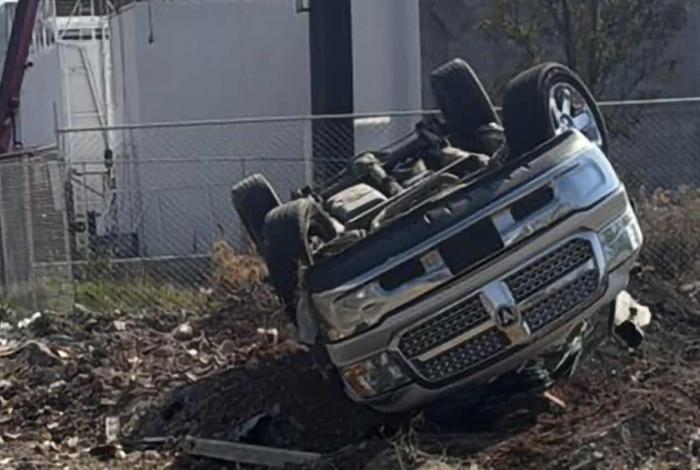Se registra volcadura de camioneta en la avenida Madero Poniente de Morelia