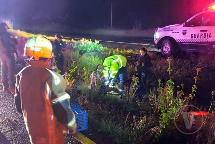 Se registra volcadura de camioneta en la Morelia-Pátzcuaro; hay dos heridos