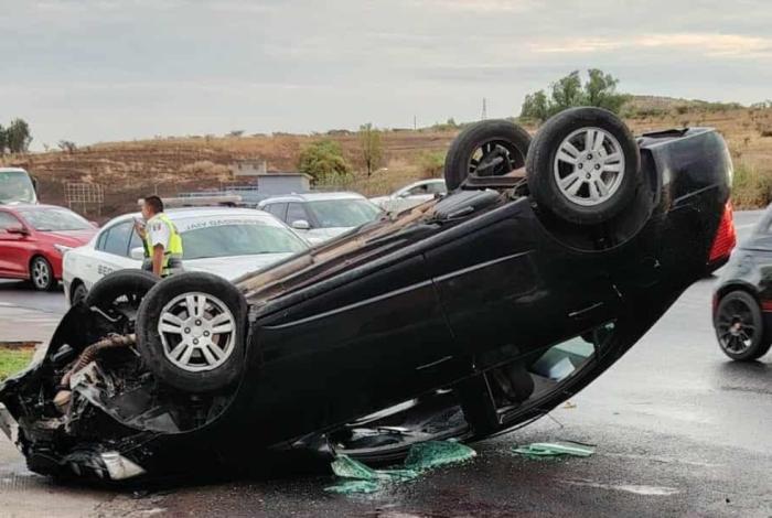 Se registra volcadura vehicular en el camino Morelia-Recinto Ferial