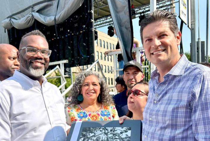 Se reúne Alfonso Martínez con Brandon Johnson, alcalde de Chicago