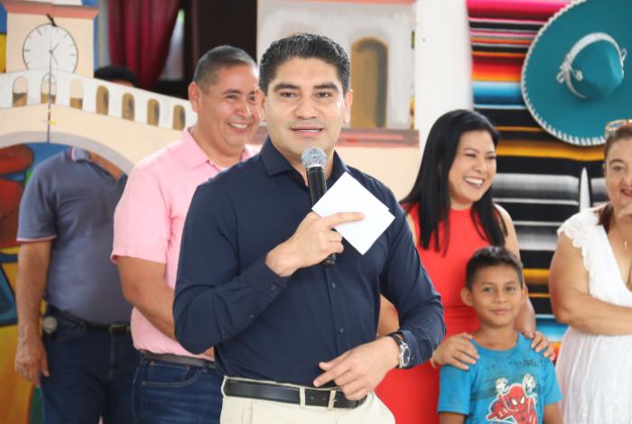 Se transforma jardín de niños “Federico Froebel” en Huetamo con la construcción de un techo