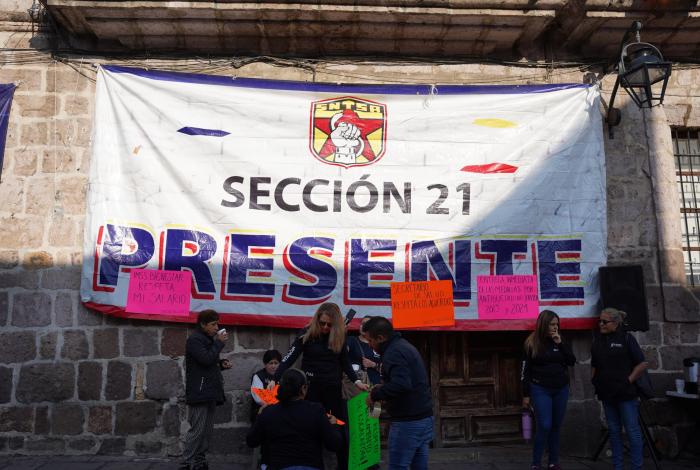 Sección 21 se manifiesta en Secretaría de Salud por falta de pagos