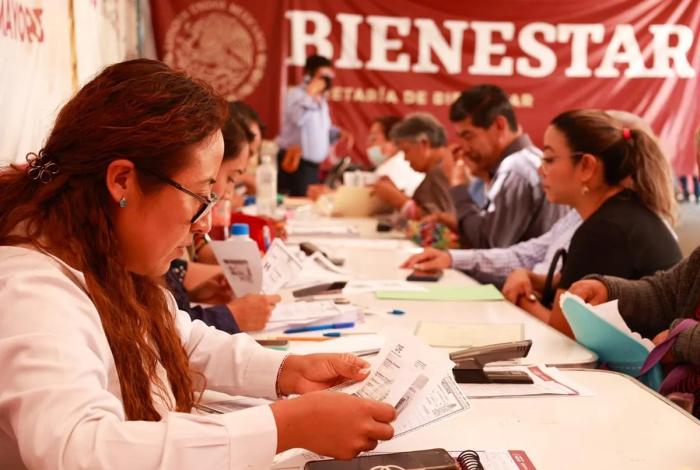 Secretaría del Bienestar alerta por fraudes de bonos falsos en WhatsApp