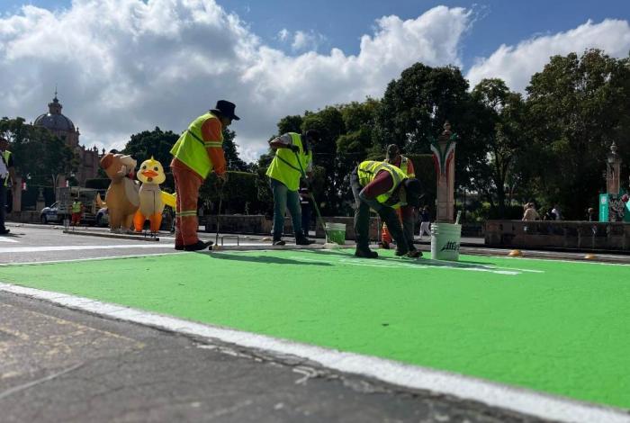 SEDUM inicia jornada balizamiento en la Avenida Madero, frente a Catedral