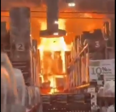 #Seguimiento #Video | 20 dependencias logran sofocar incendio en supermercado de Zapopan