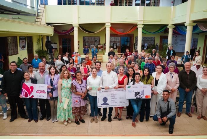 Semigrante impulsa el reencuentro familiar con entrega de visas