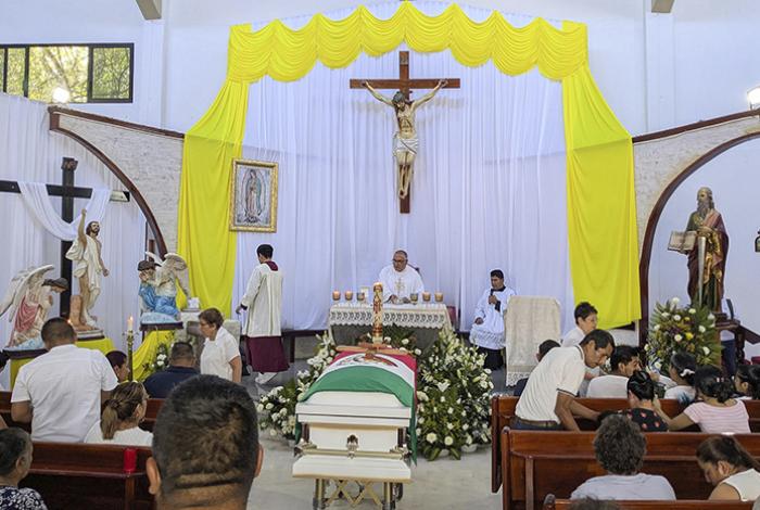 Sepultan a América Yamileth, cadete fallecida en accidente de buque en EUA