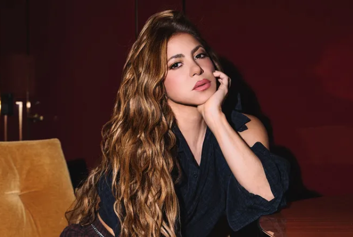 Shakira enfrenta demanda millonaria por suplantación digital