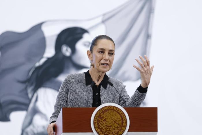 Sheinbaum analiza el cambio de fiscal en el caso Ayotzinapa ante exigencia de las familias