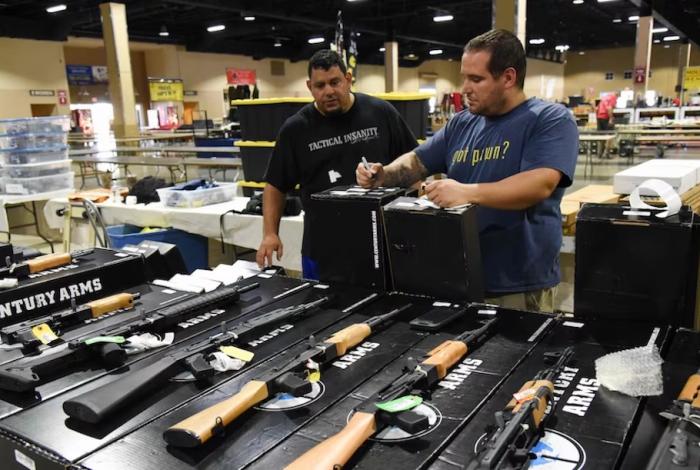 Sheinbaum anuncia acuerdo para controlar el paso de armas de EU a México