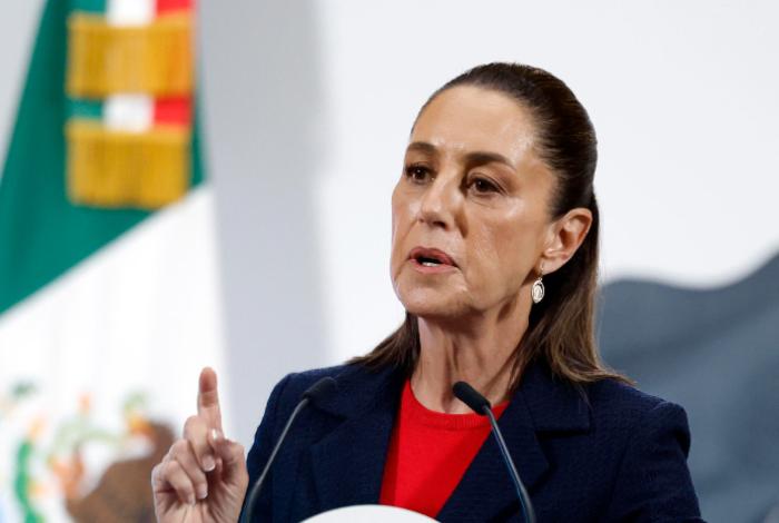 Sheinbaum condena expresiones “xenófobas” tras protesta contra gentrificación en México