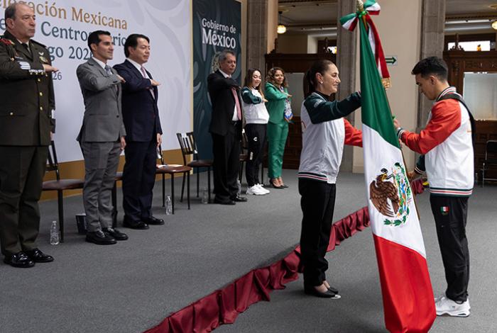 Sheinbaum invita a delegación de Centroamericanos a entregarse como el Tri