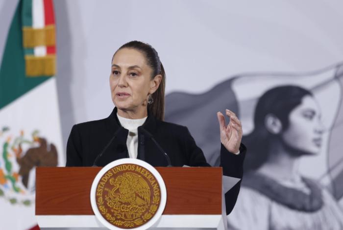 Sheinbaum presume haber recorrido 104 mil kilómetros en 2025 en viajes por todo México