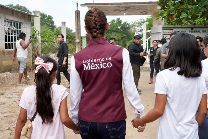 Sheinbaum va a zonas afectadas de Puebla por lluvias e inundaciones y bajan desaparecidos