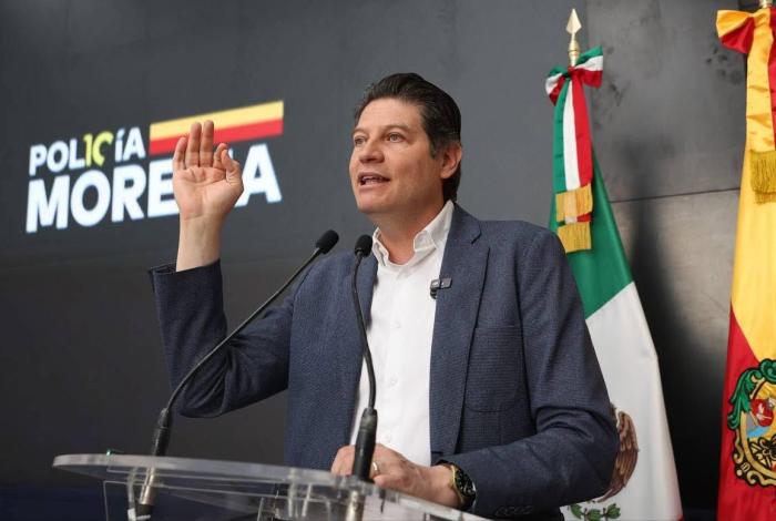 Si siguen poniendo más puestos, les voy a retirar la concesión, alerta Alfonso Martínez
