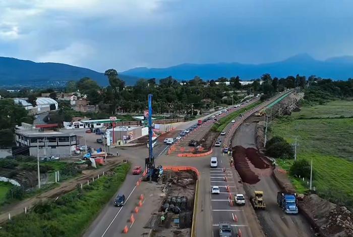 SICT construye paso elevado en la desviación a Santiago Undameo de la carretera Morelia-Pátzcuaro