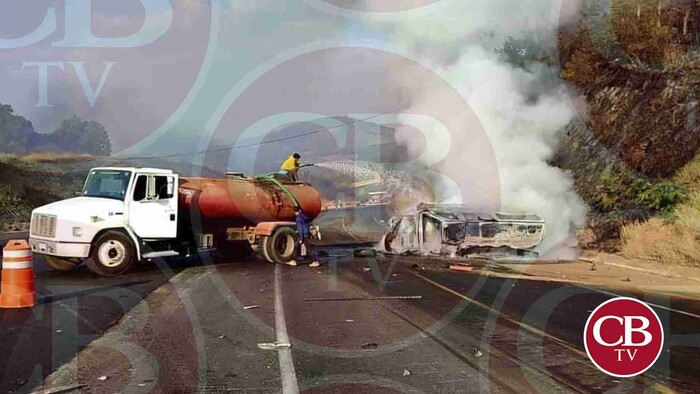 Siete muertos deja brutal choque de tráiler y camioneta en la Siglo XXI