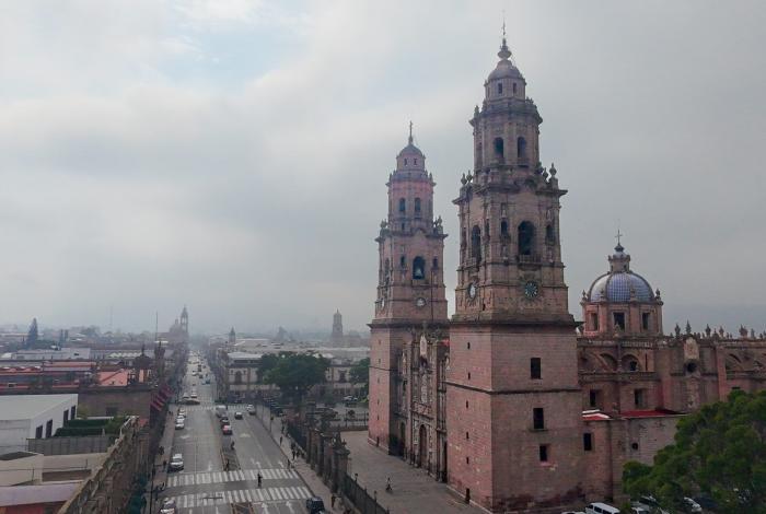 Siguen los cielos nublados y probables lluvias, por onda tropical en Michoacán