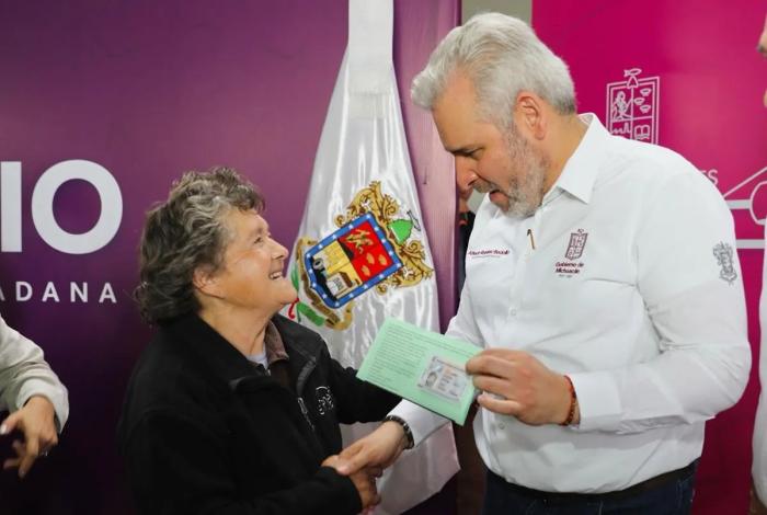 Sin contratiempos, emisión de visas del programa estatal Refami: Bedolla