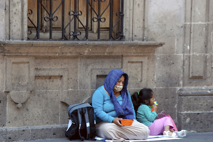 Sin ninguna protección social, 2 mil millones de mujeres y niñas de todo el mundo