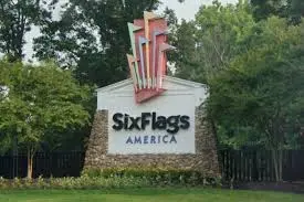 Six Flags anuncia nueva etapa con parques temáticos inmersivos y experiencias digitales