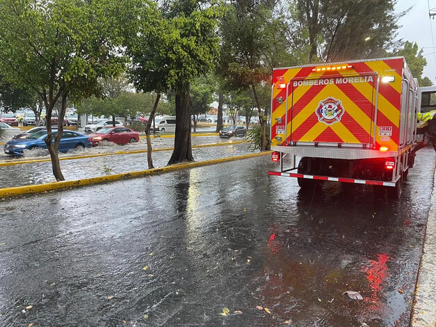 Socavón y 10 puntos afectados, saldo de lluvia este domingo en Morelia