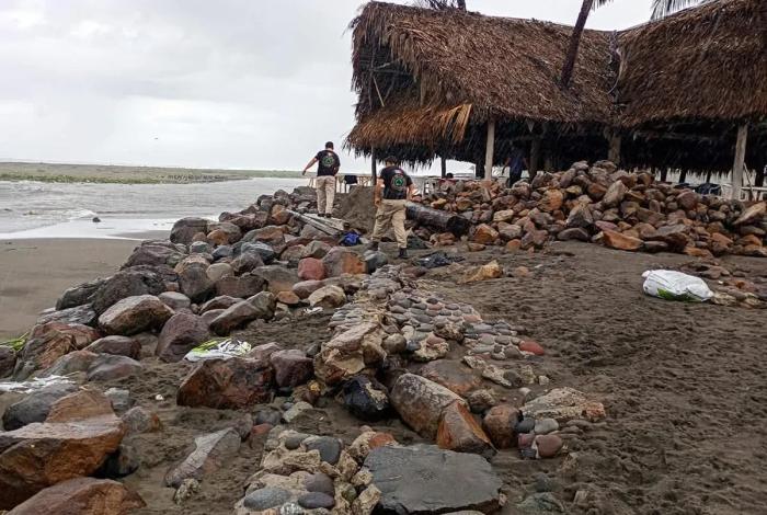 Solo afectaciones materiales deja ‘Dalila’ en las costas de Michoacán