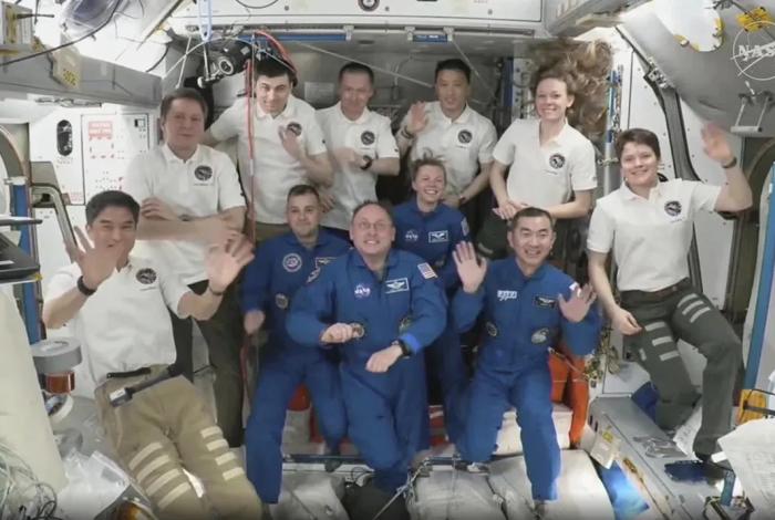 SpaceX completa rápido viaje a la Estación Espacial