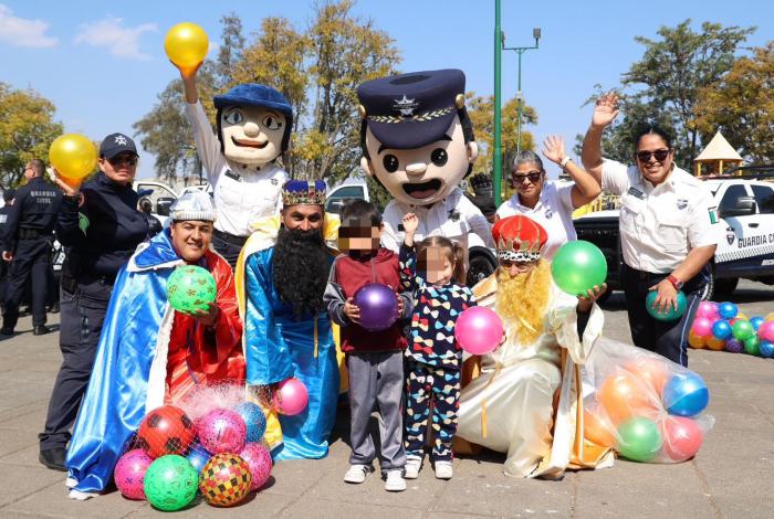 SSP acompañó a los Reyes Magos en entrega de juguetes en Michoacán