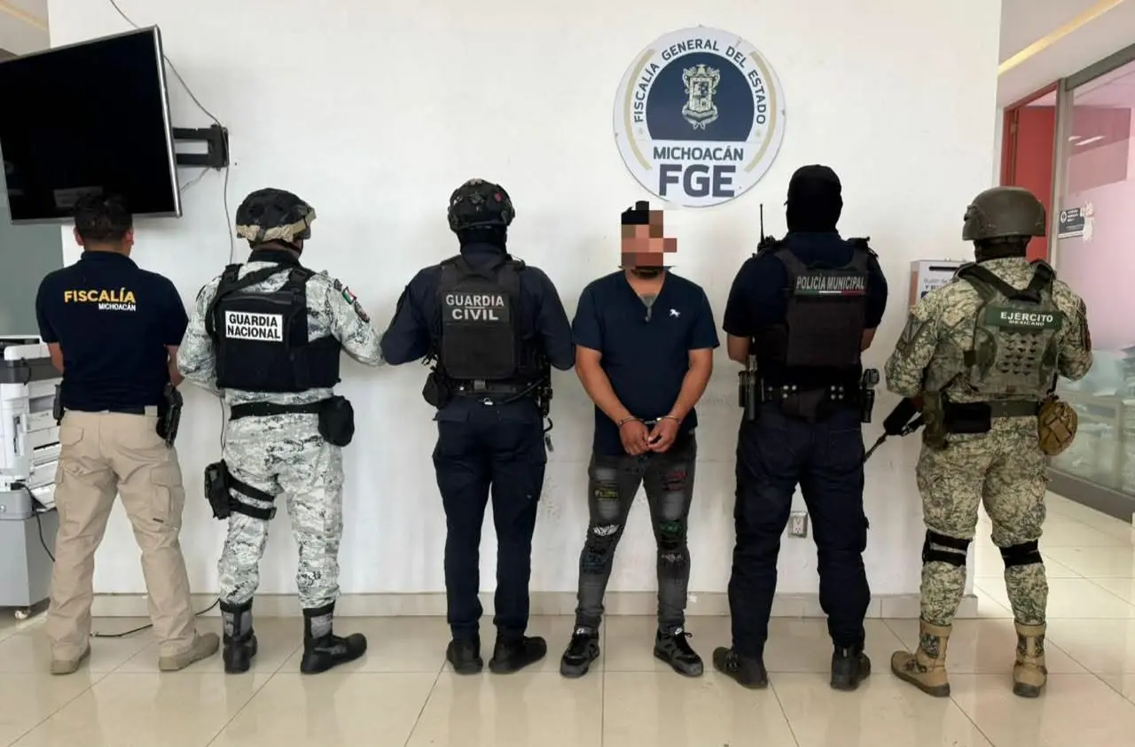 SSP detiene a 3 hombres en Zamora y Jacona; asegura arma de fuego y droga