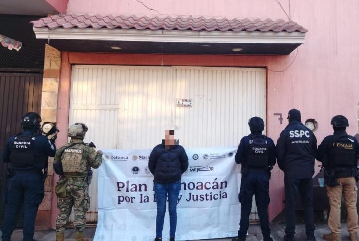 SSP detiene a una mujer, asegura droga y equipo electrónico en Uruapan