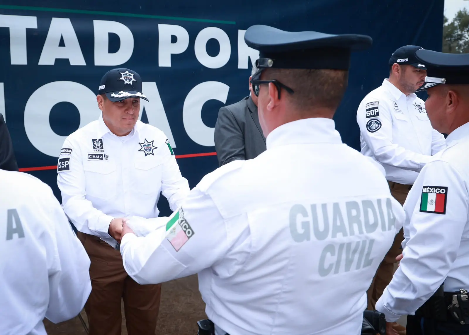 SSP entrega uniformes a personal de Seguridad Vial
