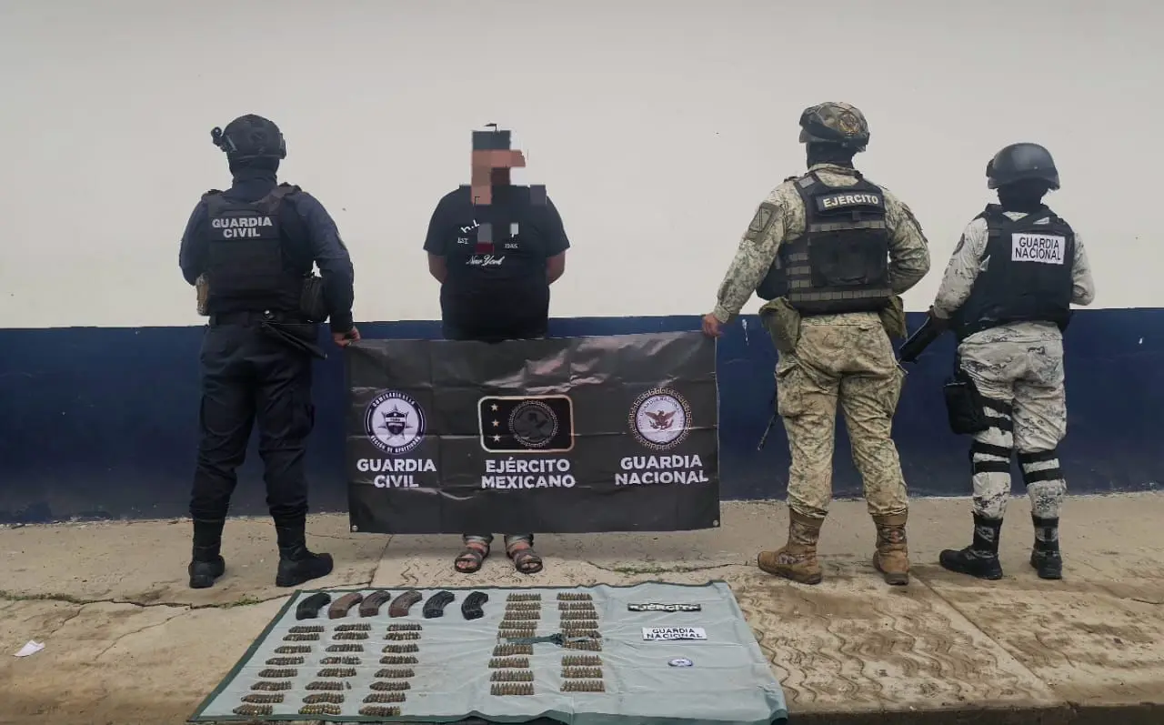 SSP y Defensa aseguran a hombre con orden de aprehensión y vehículo robado