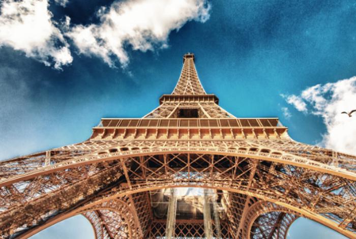 Subastarán un tramo de la escalera original que conducía al tercer piso de la Torre Eiffel