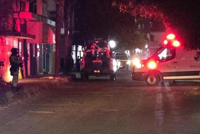 Sujeto en bicicleta ataca a balazos a joven en Zamora, Michoacán