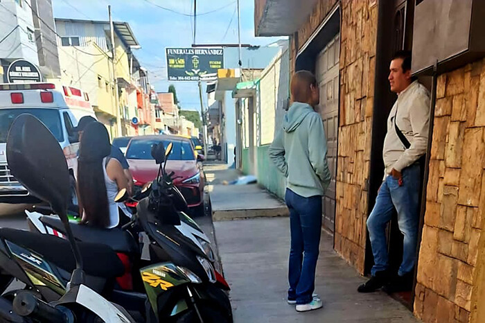 Sujeto encapuchado asesina a tiros a una joven en Los Reyes