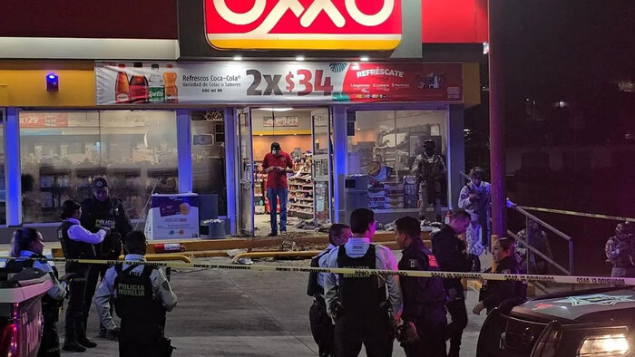 Sujeto provoca incendio en un Oxxo en Morelia