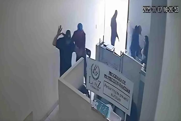 Sujetos armados asaltan funeraria en Uruapan pese al fuerte operativo militar (Video)